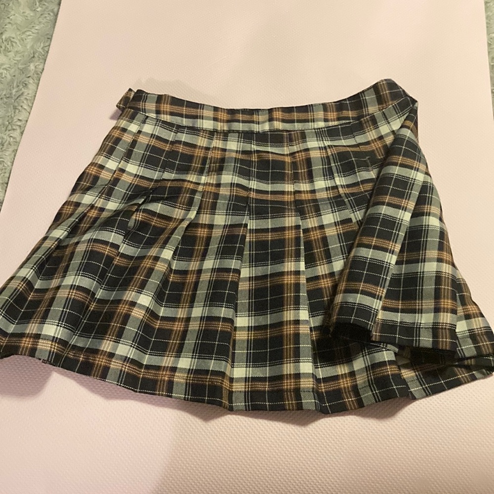 Young girl skirt size M fits 10-12 year old